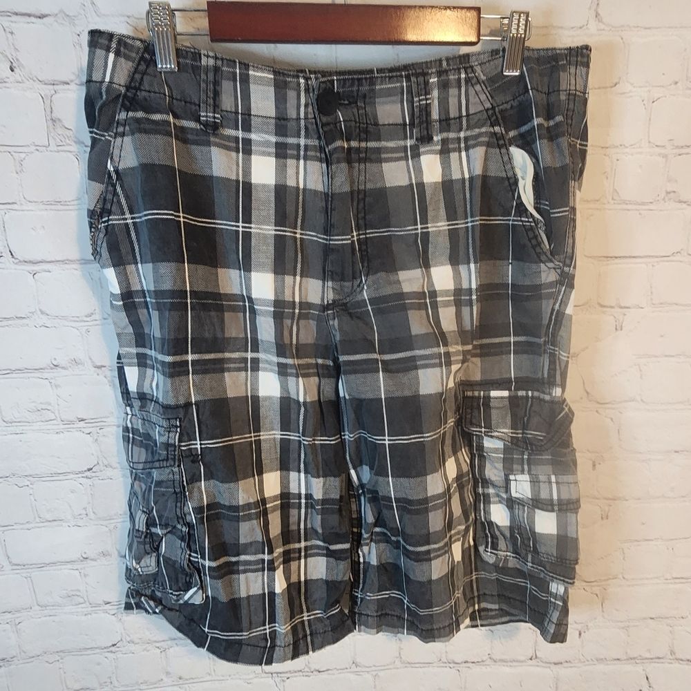Men's Surplus cargo shorts, size 34
